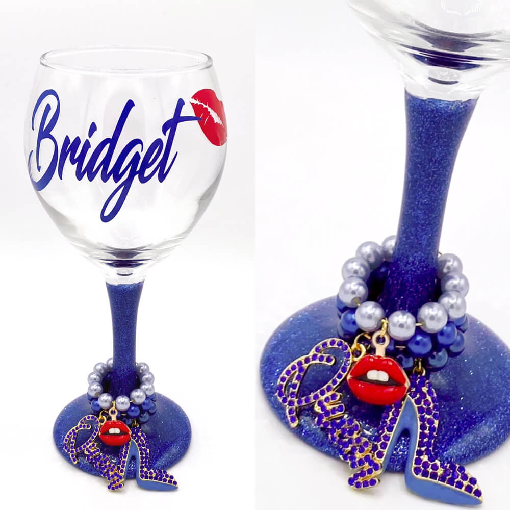 13.5oz glitter wine glass personalized with name and charms