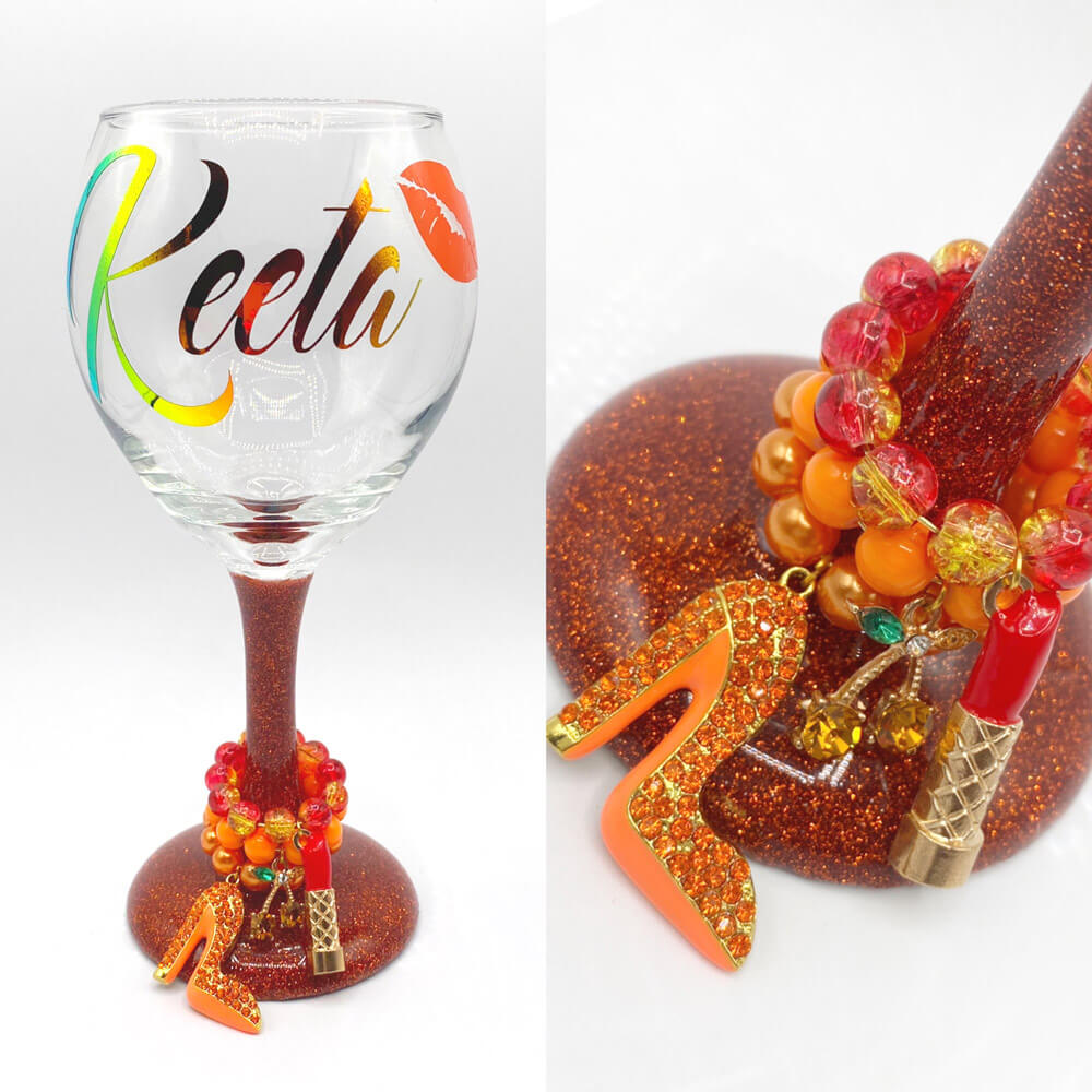 13.5oz glitter wine glass personalized with name and charms